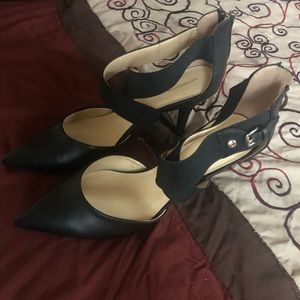 Liz Claiborne, black 3 inch heel dress shoe.